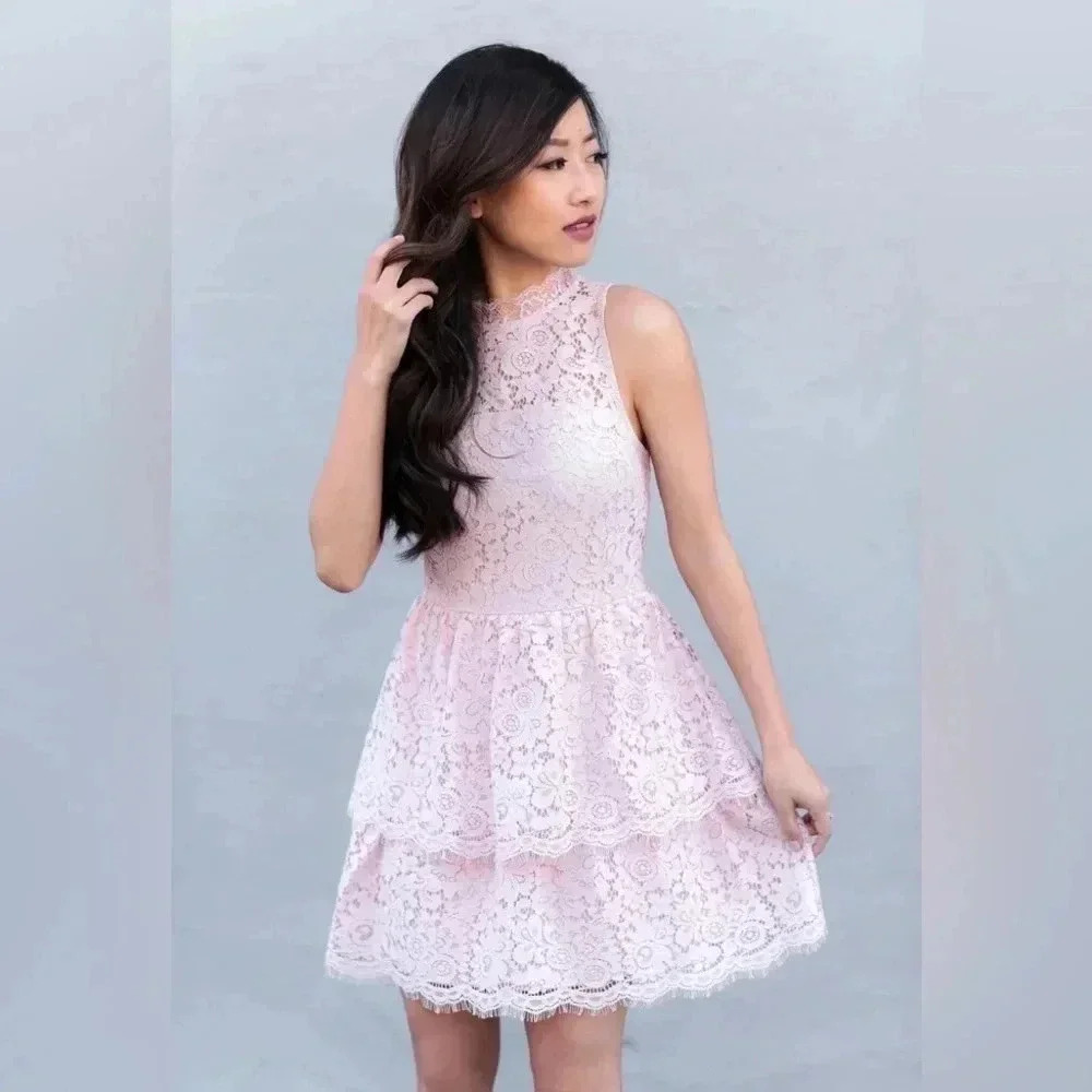 Express Light Blush Pink Tiered Lace Fit & Flare Cocktail Dress Women’s Size 2